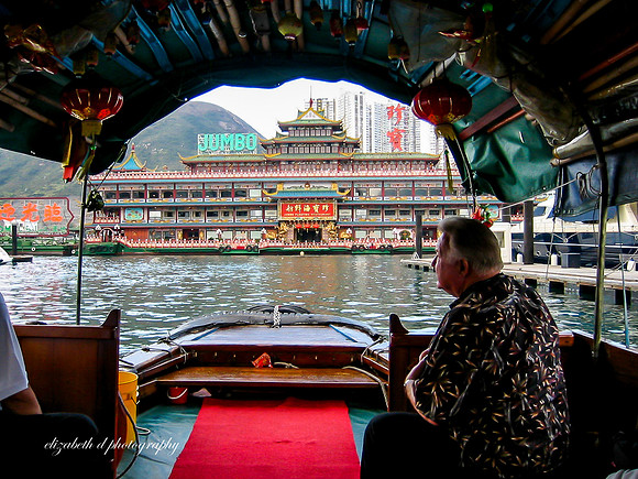 World's Largest Floating Restaurant / Hong Kong